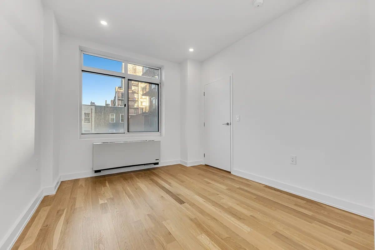 1 bed apartment at 11-15 Broadway, Unit 4C, Long Island City, photo 2 of 7