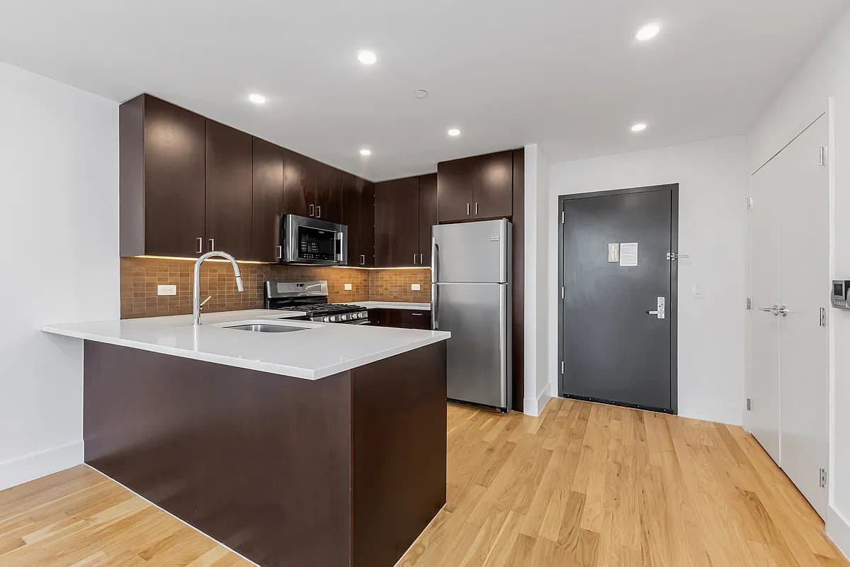 1 bed apartment at 30-50 21st Street, Unit 4H, Astoria, photo 2 of 7