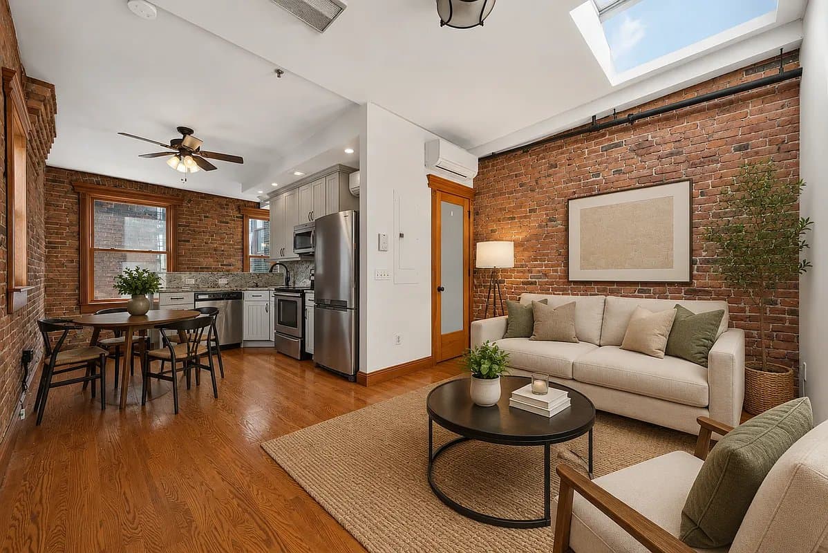 130 West 10th Street, photo 2