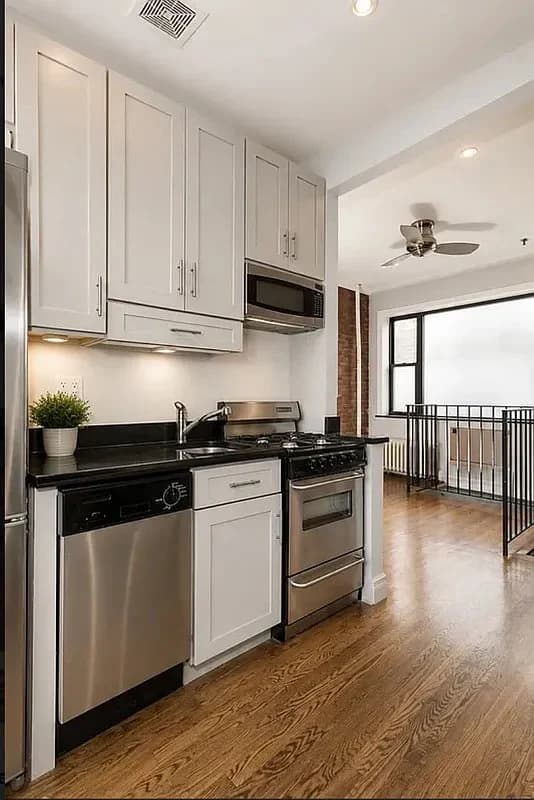 4 bed apartment at 410 East 13th Street, Unit 1D, East Village, photo 1 of 3