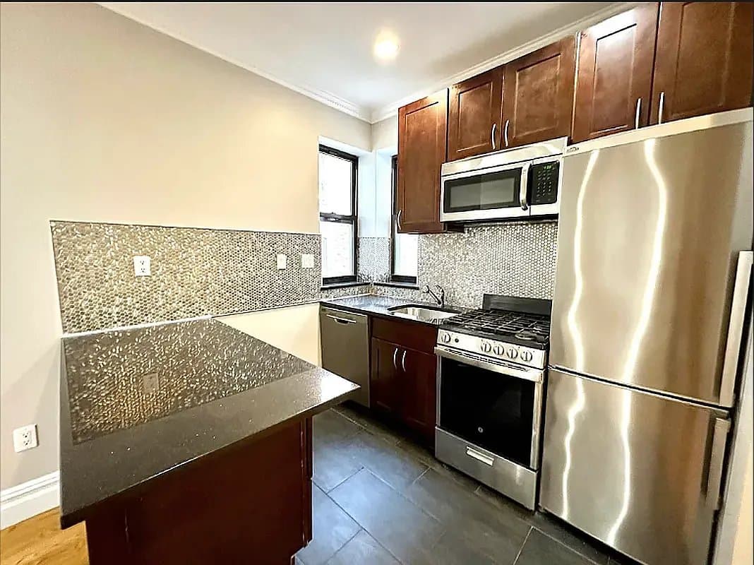 329 Lincoln Place, photo 5