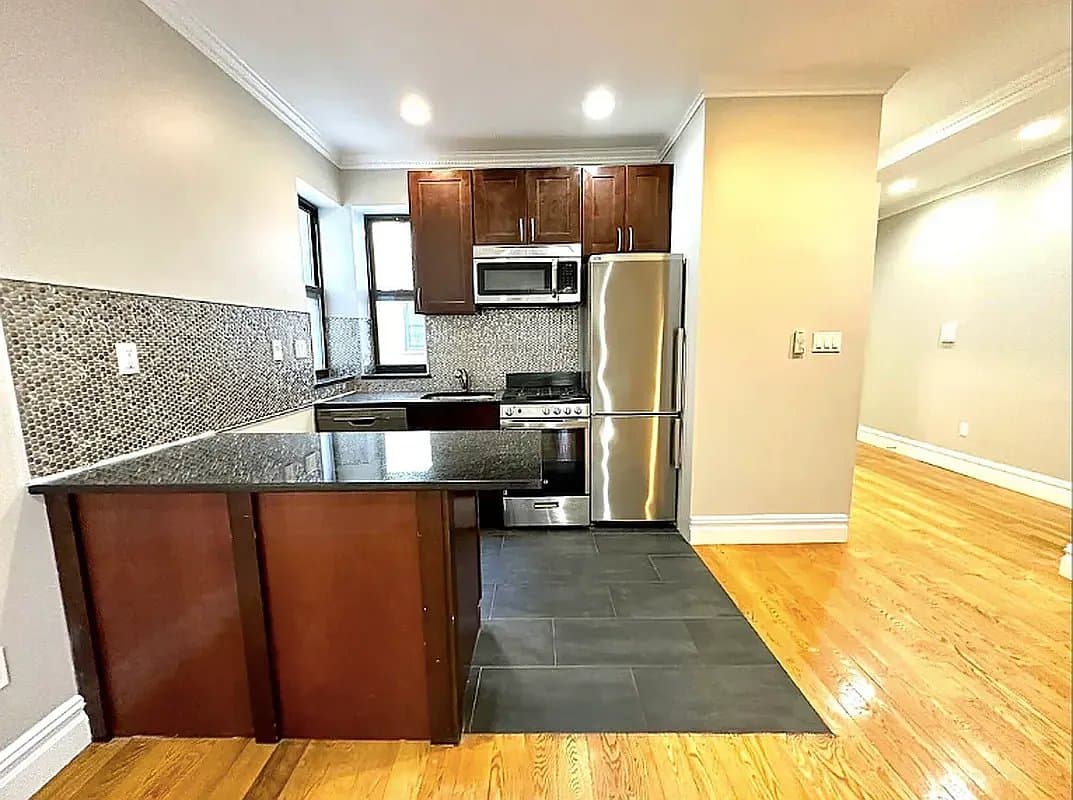 329 Lincoln Place, photo 4