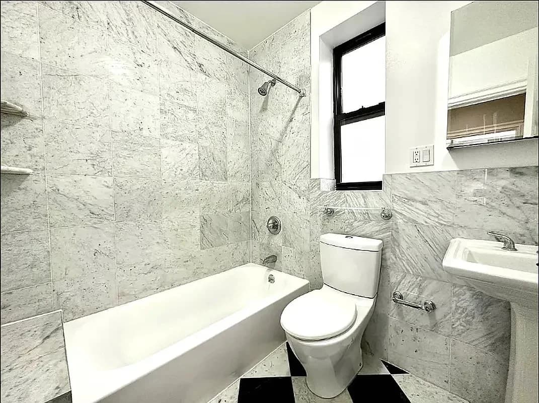 4 bed apartment at 329 Lincoln Place, Unit 4R, Prospect Heights, photo 7 of 7