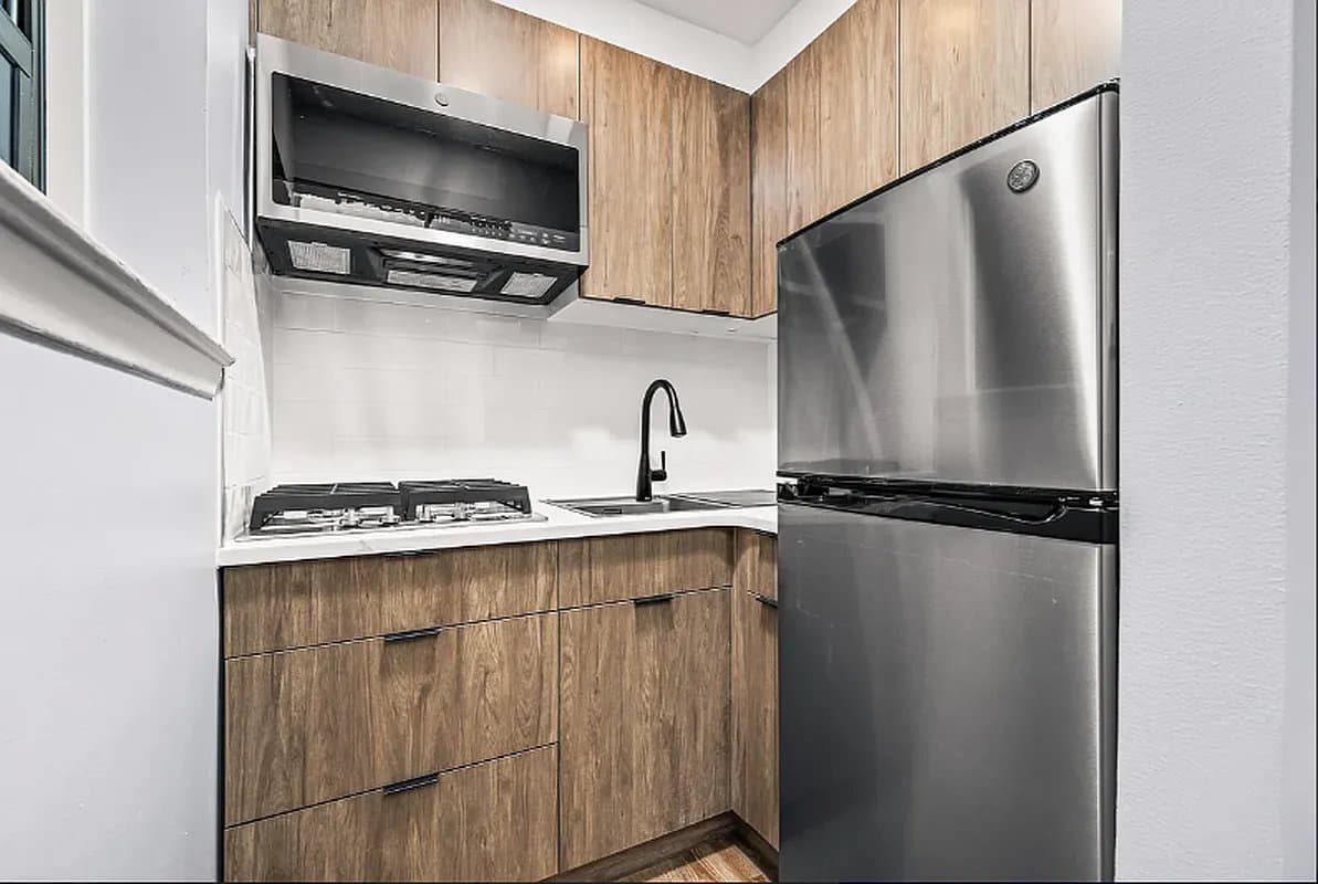 453 West 48th Street, photo 3