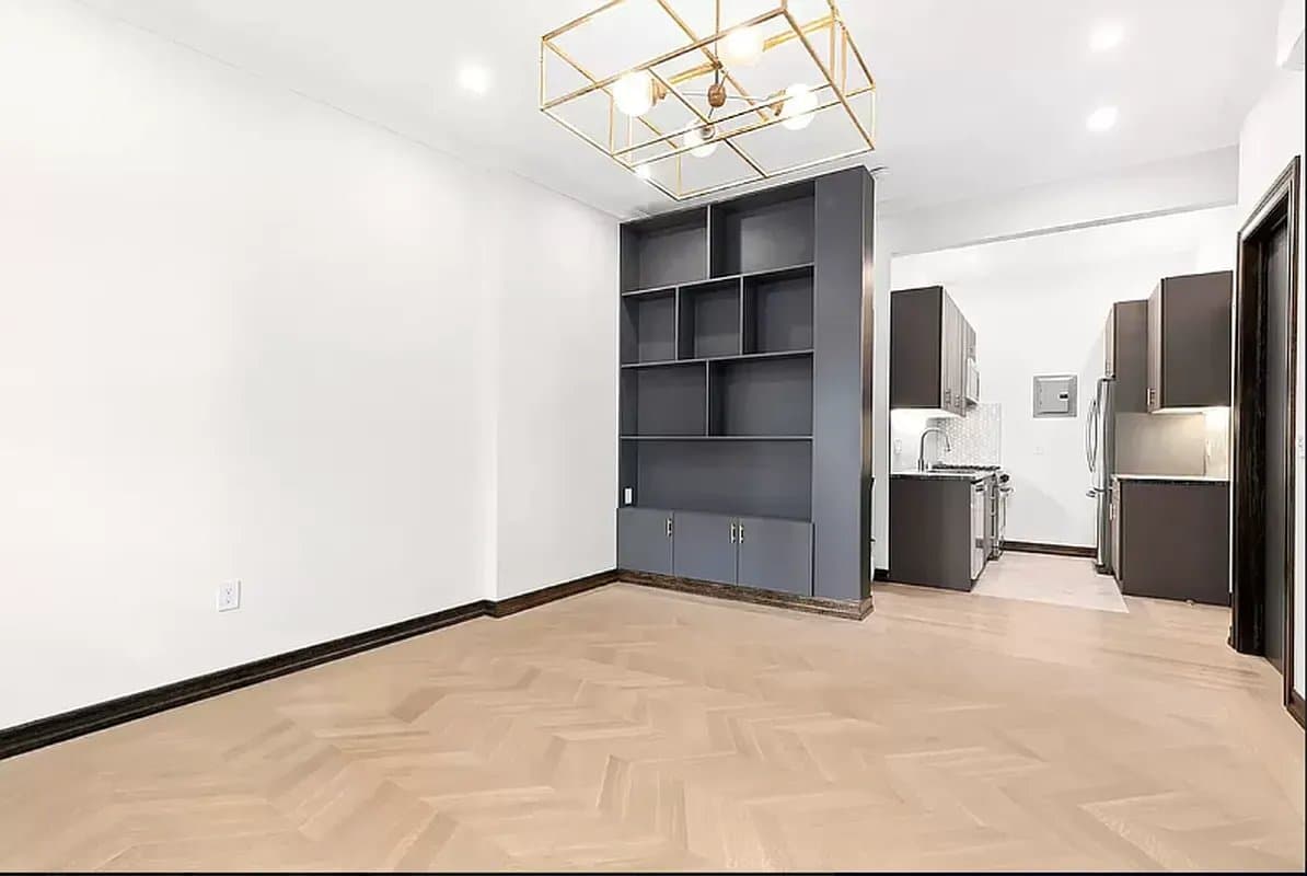 1 bed apartment at 121 East 37th Street, Unit 4B, Murray Hill, photo 2 of 6