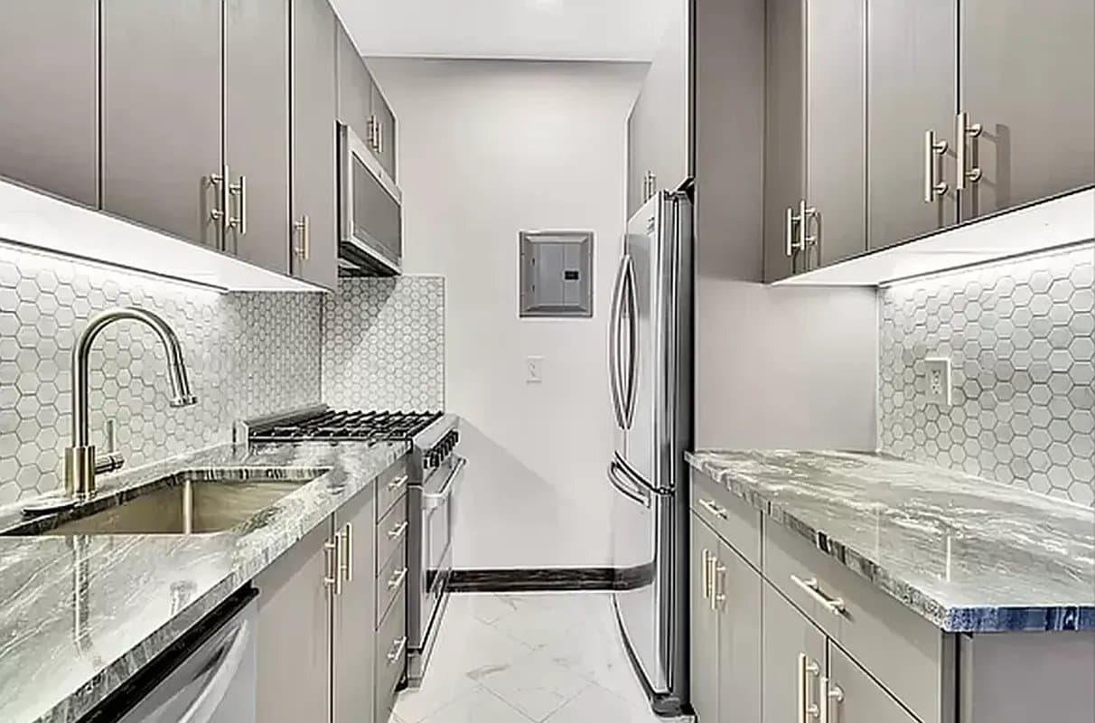 1 bed apartment at 121 East 37th Street, Unit 4B, Murray Hill, photo 4 of 6