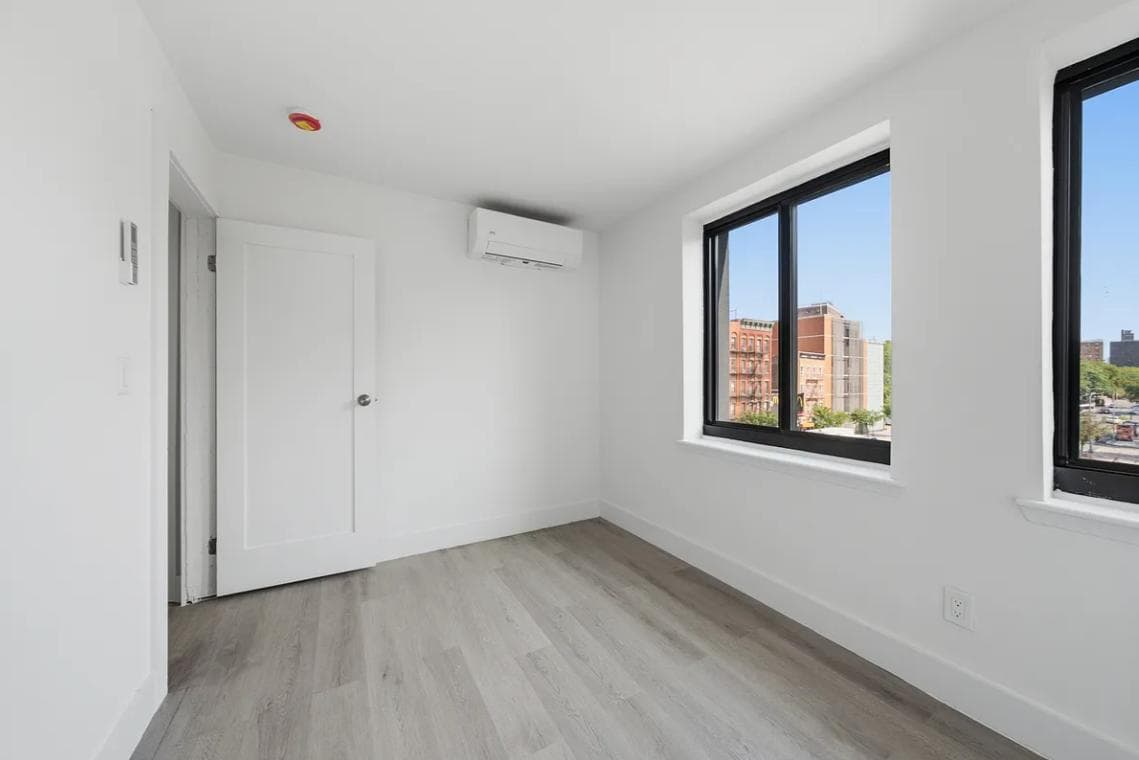 2 bed apartment at 300 East 96th Street, Unit 3E, Upper East Side, photo 5 of 8