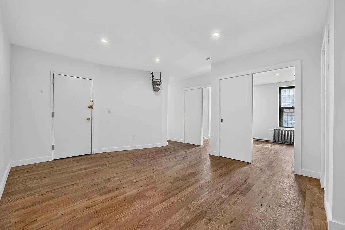 2 bed apartment at 406 West 39th Street, Unit 5C, Hell's Kitchen, photo 2 of 8
