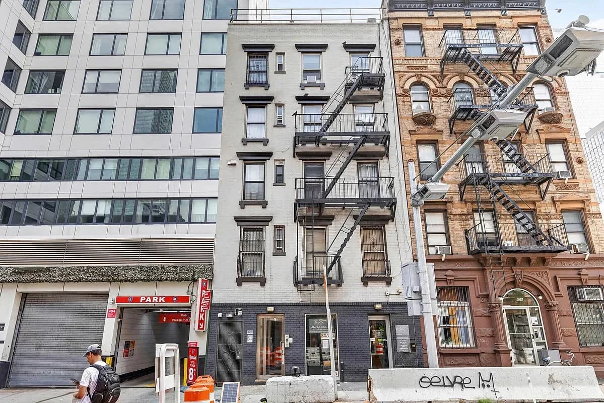 2 bed apartment at 406 West 39th Street, Unit 5C, Hell's Kitchen, photo 8 of 8