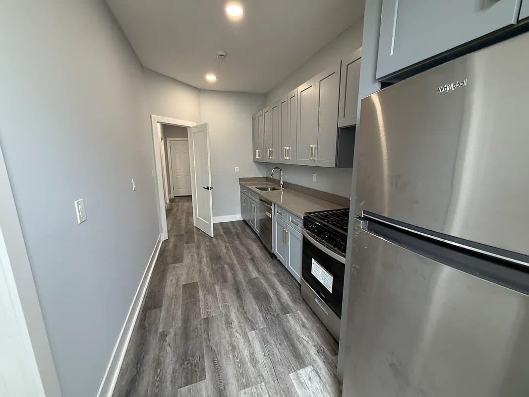3 bed apartment at 118-05 Liberty Avenue, Unit 3, Richmond Hill, photo 10 of 12