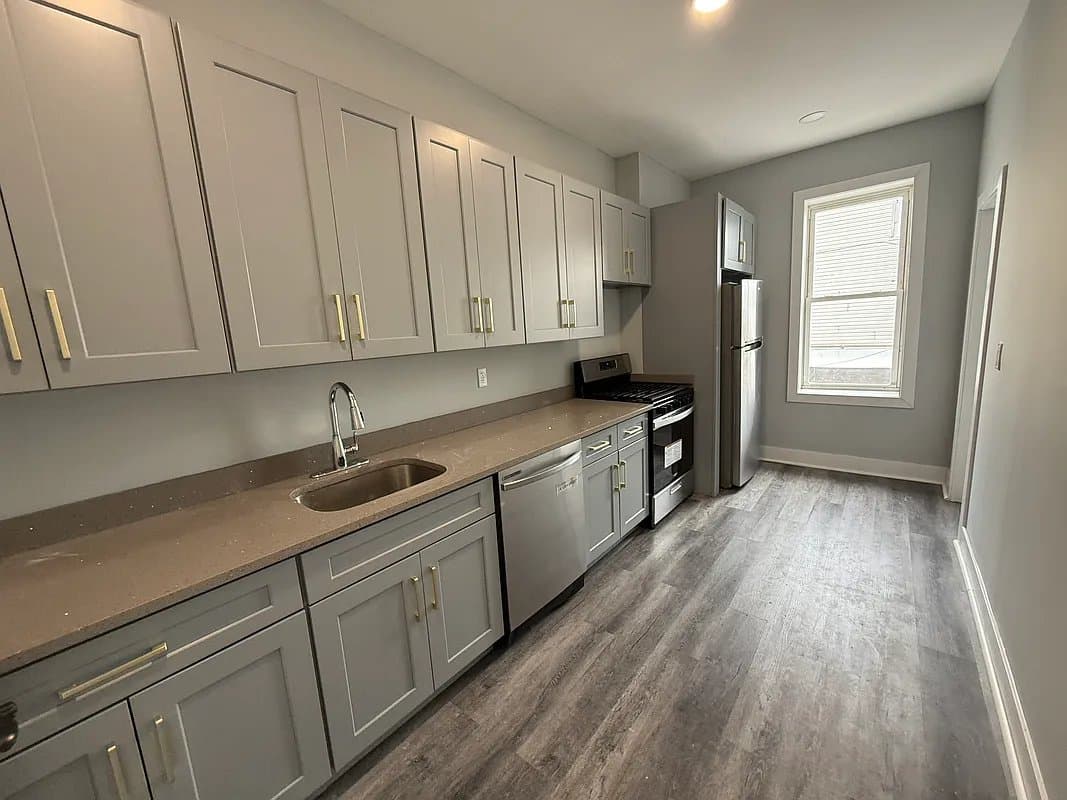 118-05 Liberty Avenue, photo 5
