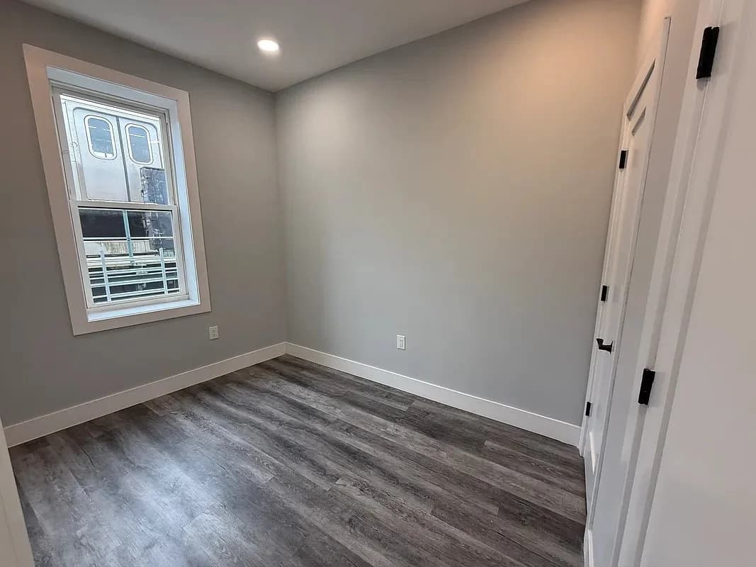3 bed apartment at 118-05 Liberty Avenue, Unit 3, Richmond Hill, photo 6 of 12