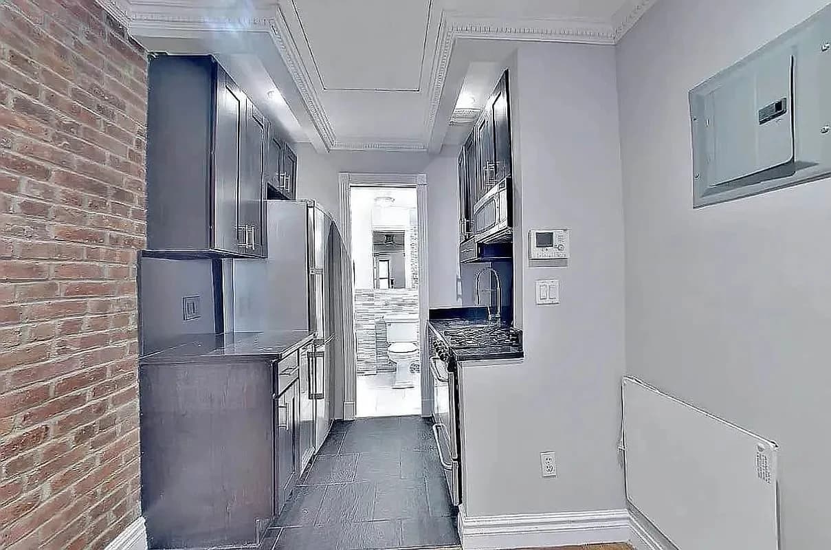 345 West 53rd Street, photo 3