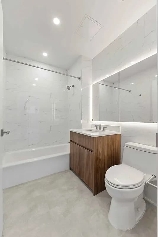 Studio apartment at 45-10 215th Place, Unit 2B, Bayside, photo 6 of 9