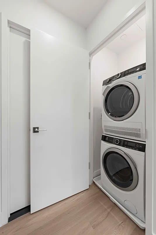 Studio apartment at 45-10 215th Place, Unit 2B, Bayside, photo 5 of 9