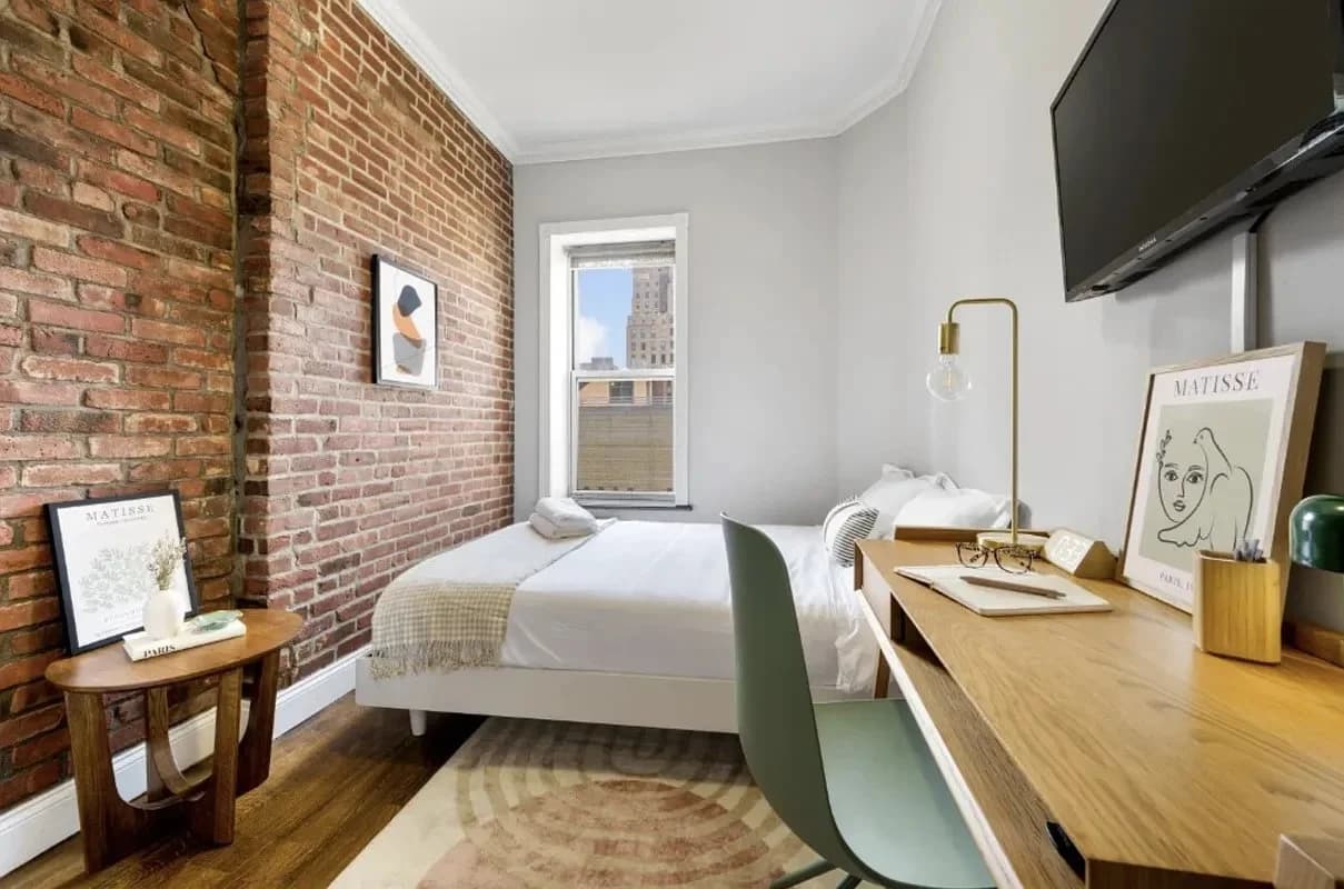 2 bed apartment at 437 W 53rd ST, Unit 3B, Hell's Kitchen, photo 2 of 5
