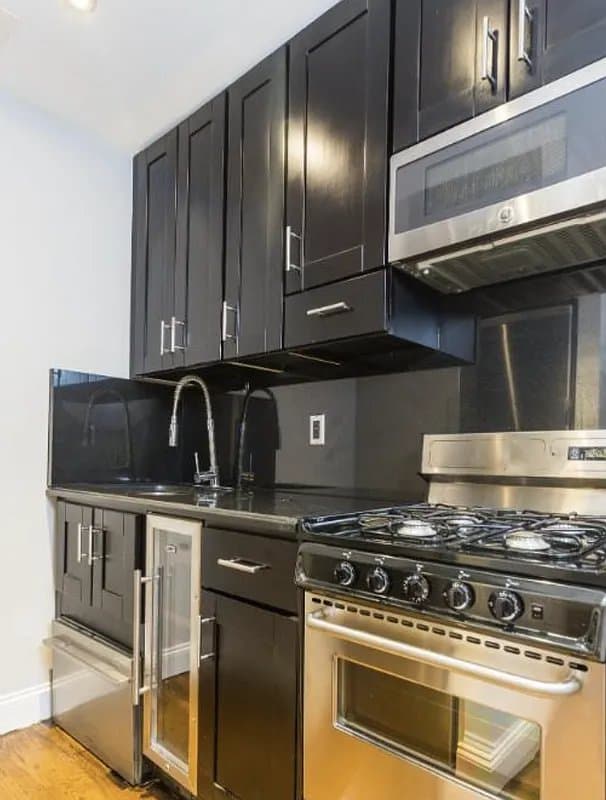 2 bed apartment at 437 W 53rd ST, Unit 3B, Hell's Kitchen, photo 3 of 5