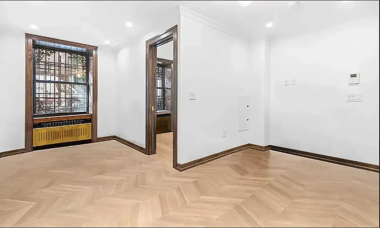 1 bed apartment at 121 East 37th Street, Unit 1B, Murray Hill, photo 2 of 6