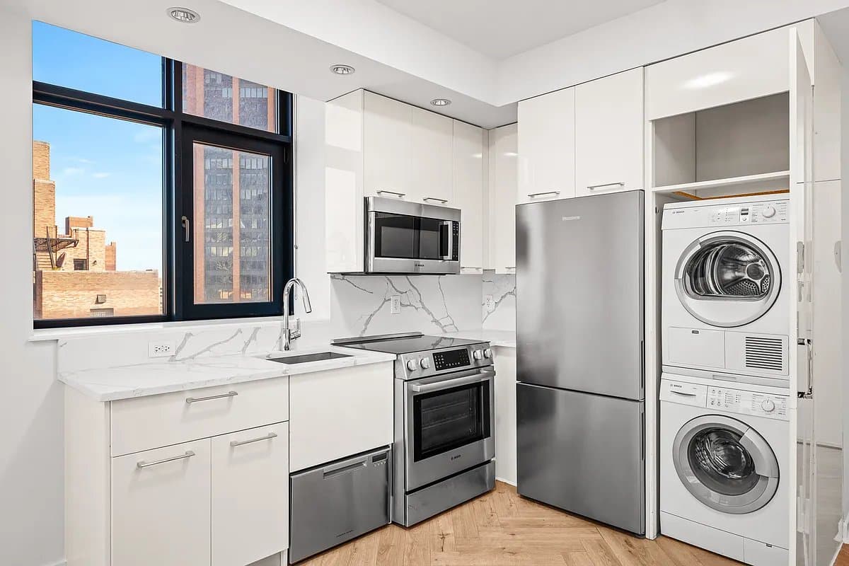 1 bed apartment at 101 East 34th Street, Unit 34C, Murray Hill, photo 4 of 6