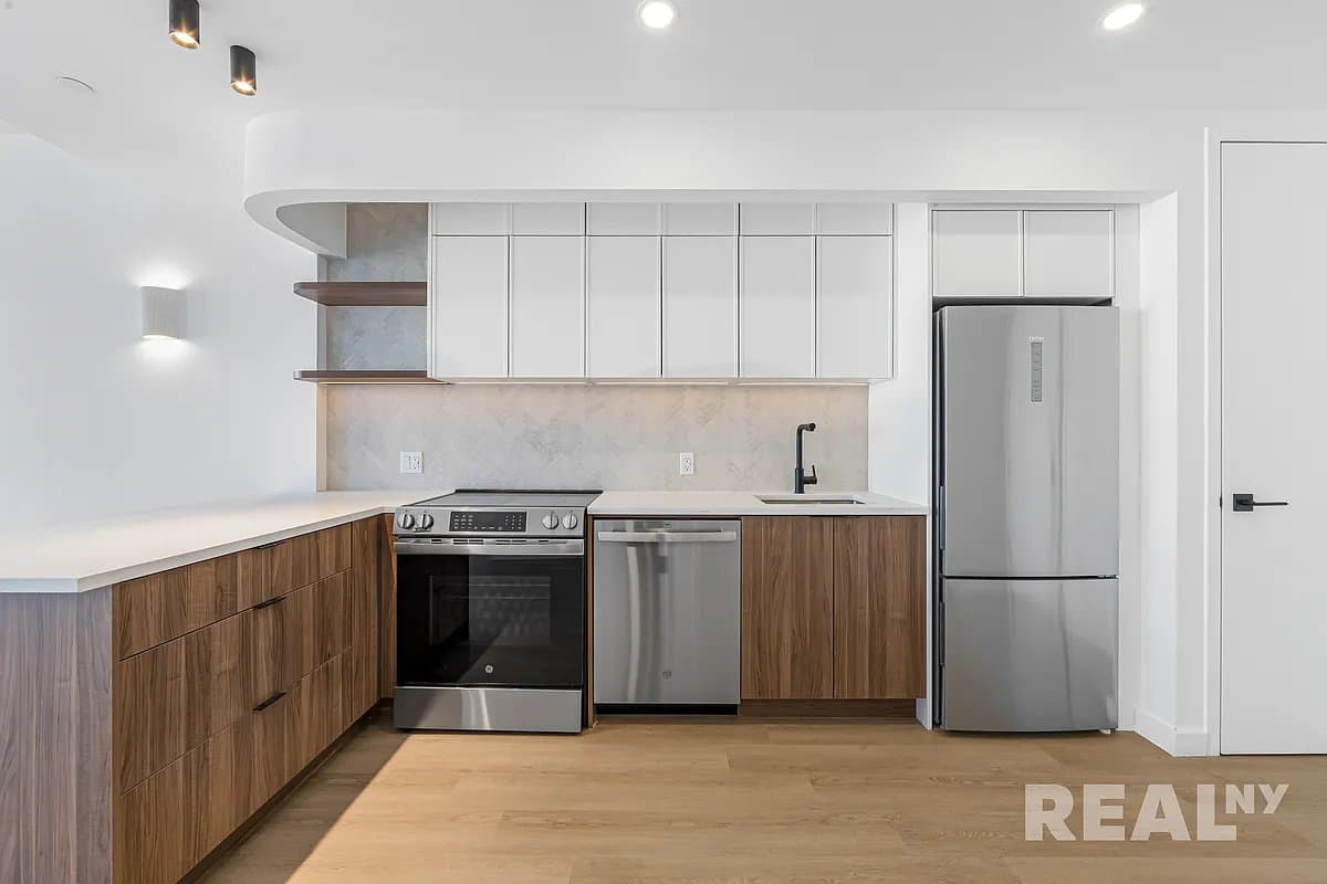 Studio apartment at 953 Dean Street, Unit 664, Crown Heights, photo 3 of 7