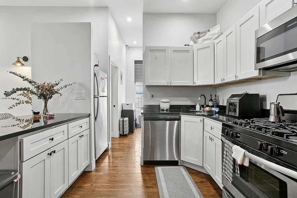 258 HALSEY Street, photo 4