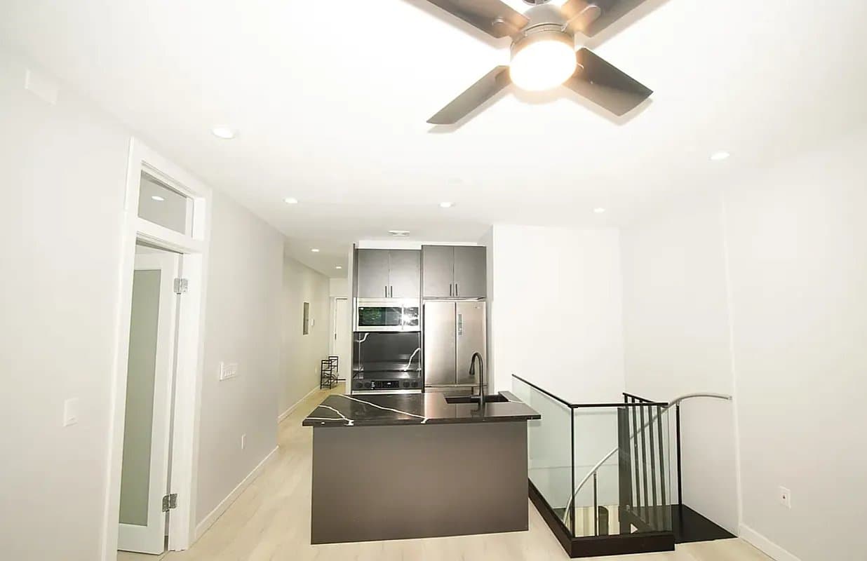 161 Stanton Street, photo 4