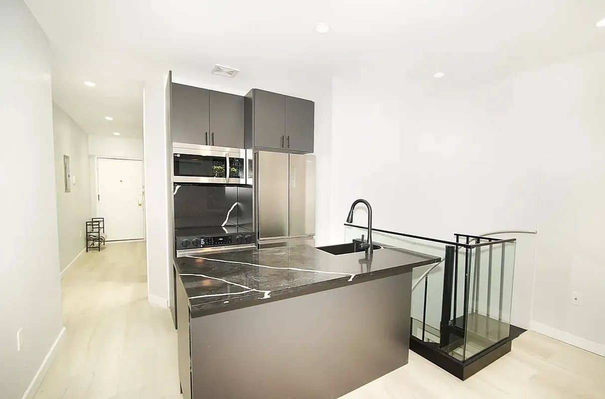 161 Stanton Street, photo 3
