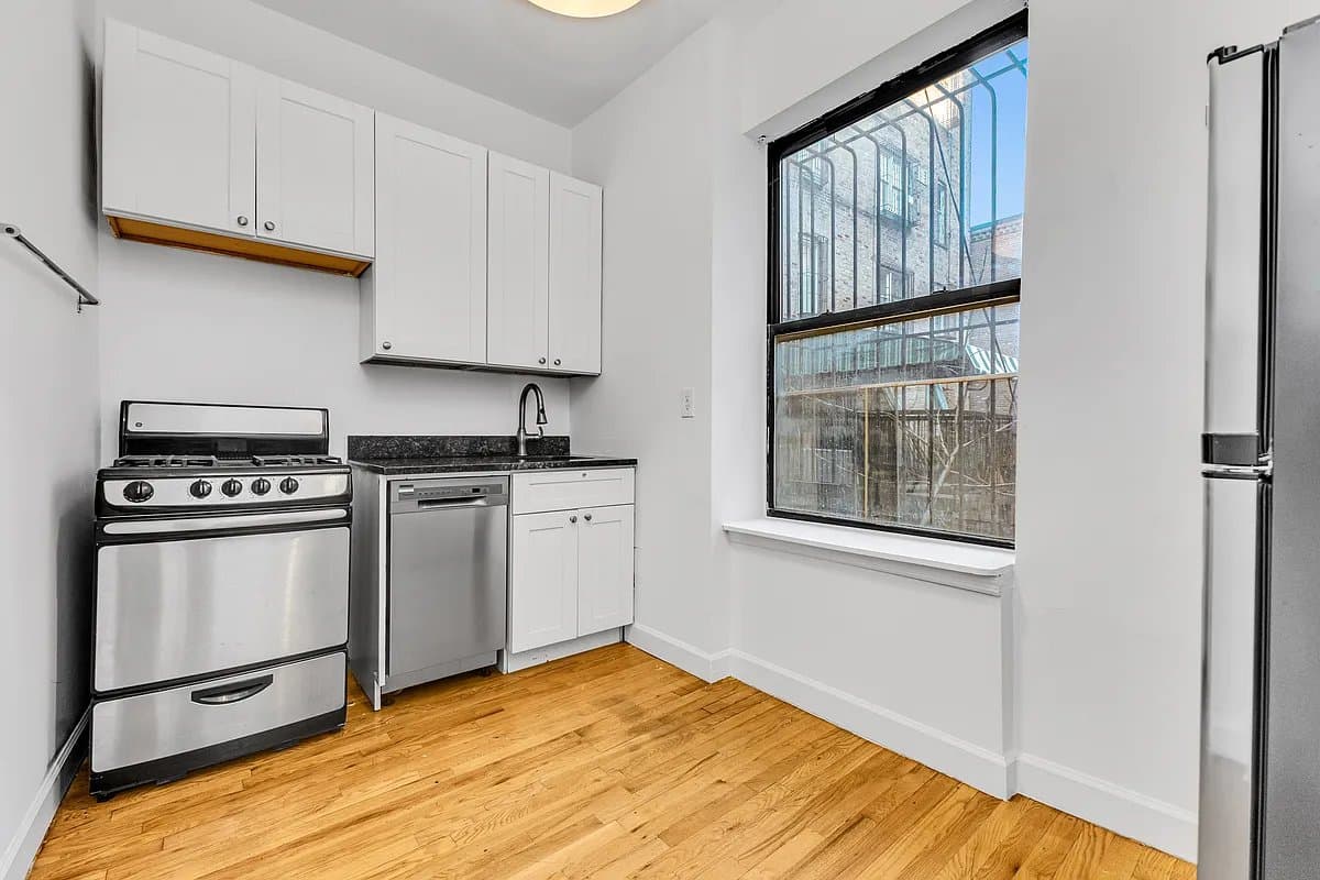 142 South 9th Street, photo 4