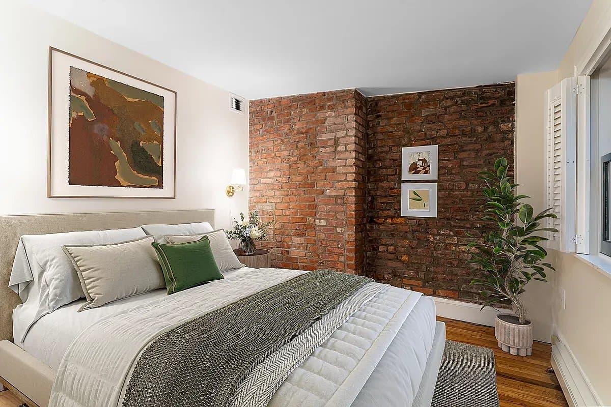 564 Hudson Street, photo 3