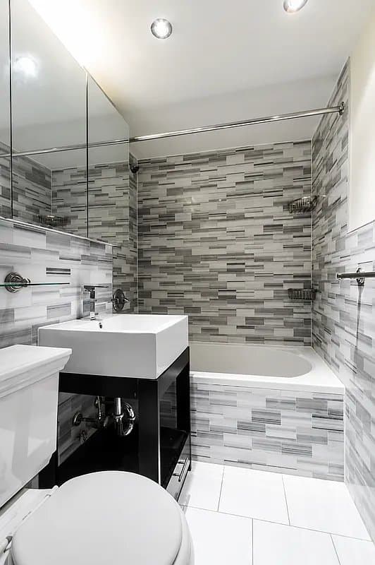 2 bed apartment at 564 Hudson Street, Unit 2, West Village, photo 8 of 8