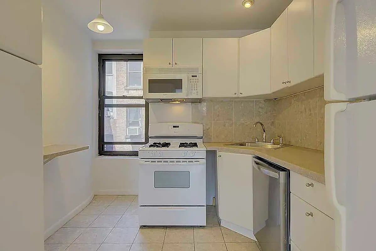141 West 10th Street, photo 5