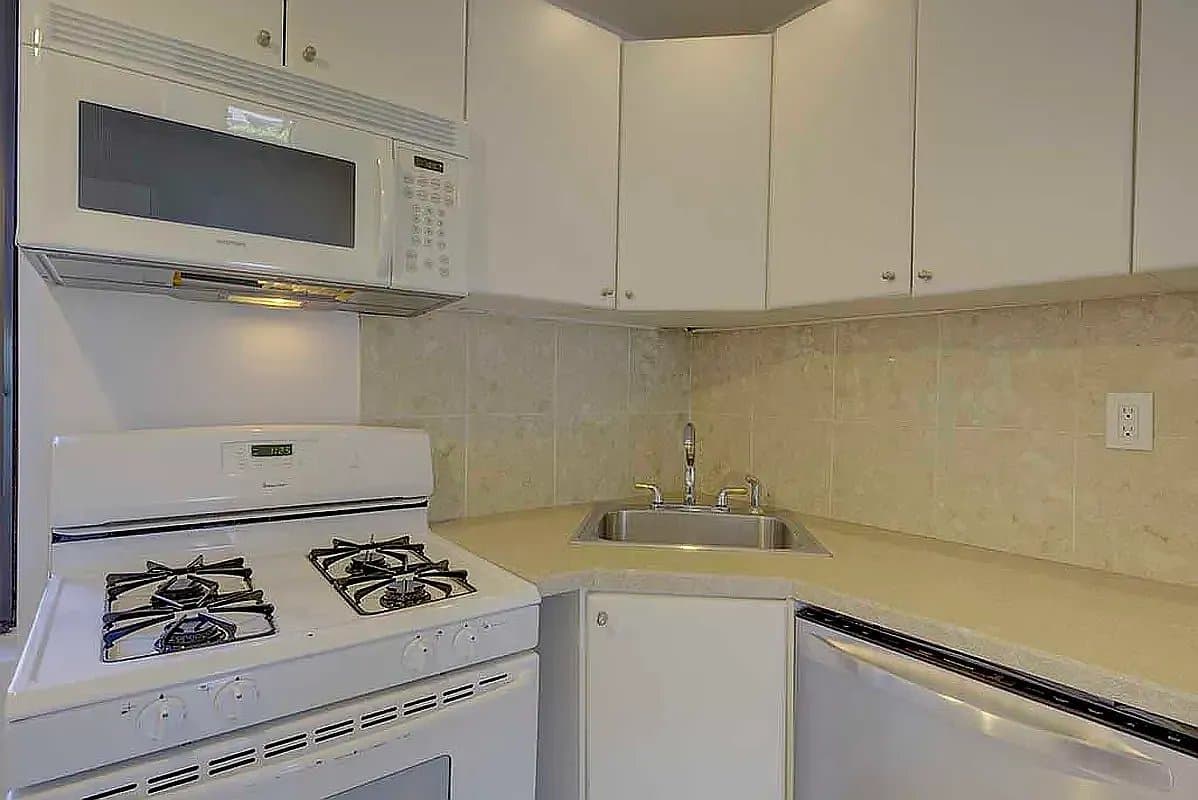 3 bed apartment at 141 West 10th Street, Unit 16, West Village, photo 6 of 6