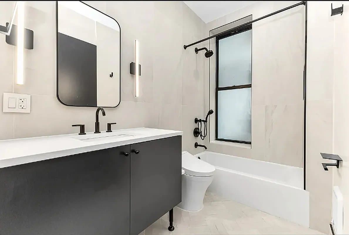 3 bed apartment at 314 West 51st Street, Unit 1B, Hell's Kitchen, photo 6 of 8