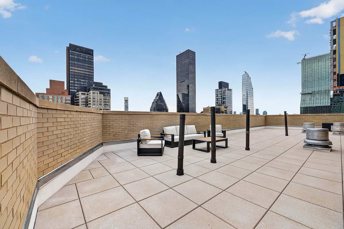 2 bed apartment at 245 East 44th Street, Unit PH, Midtown East, photo 19 of 20