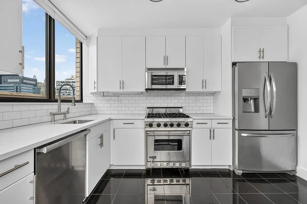 2 bed apartment at 245 East 44th Street, Unit PH, Midtown East, photo 7 of 20
