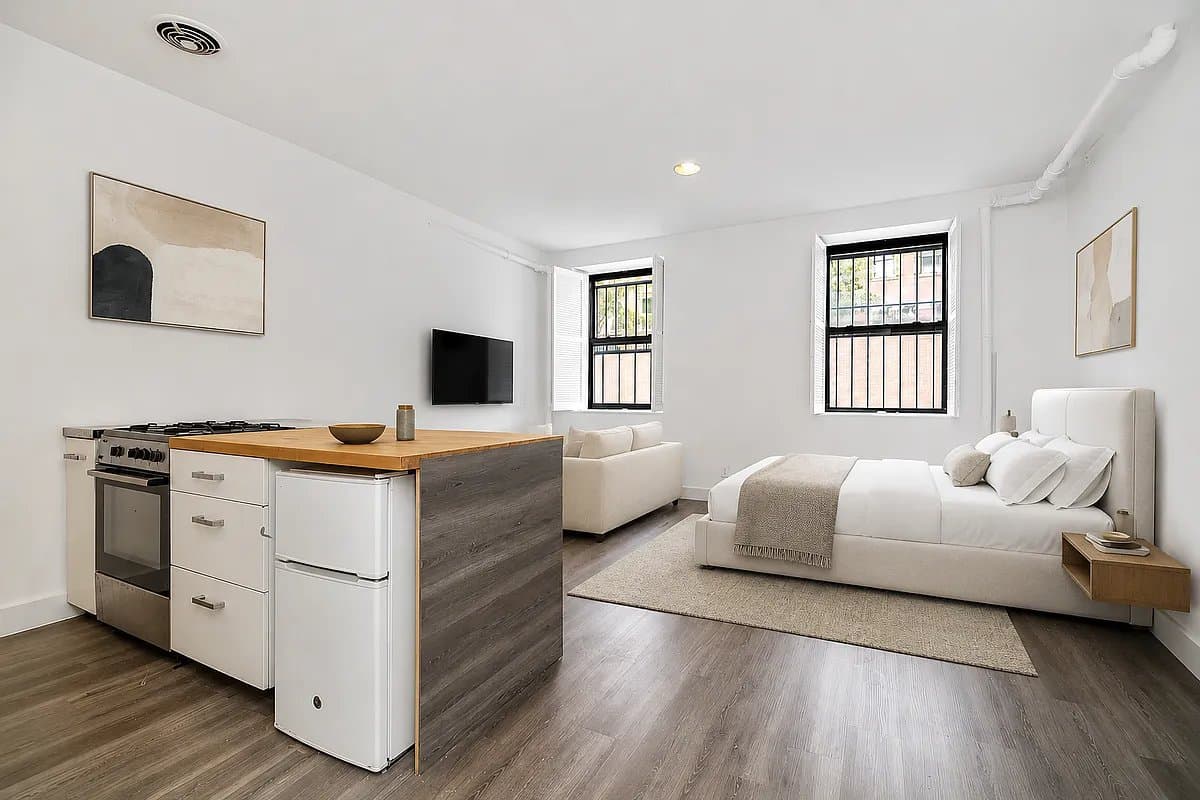 Studio apartment at 318 West 14th Street, Unit 1C, Chelsea, photo 2 of 6