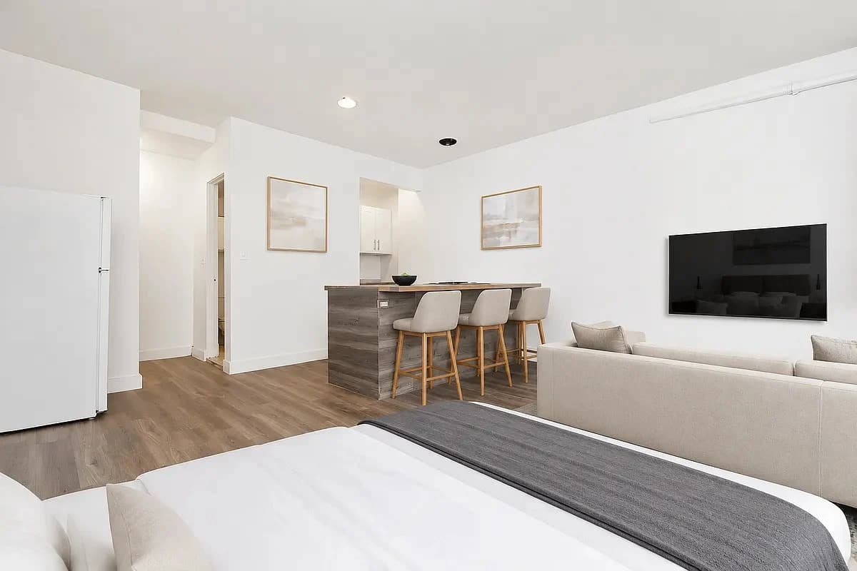 Studio apartment at 318 West 14th Street, Unit 1C, Chelsea, photo 4 of 6