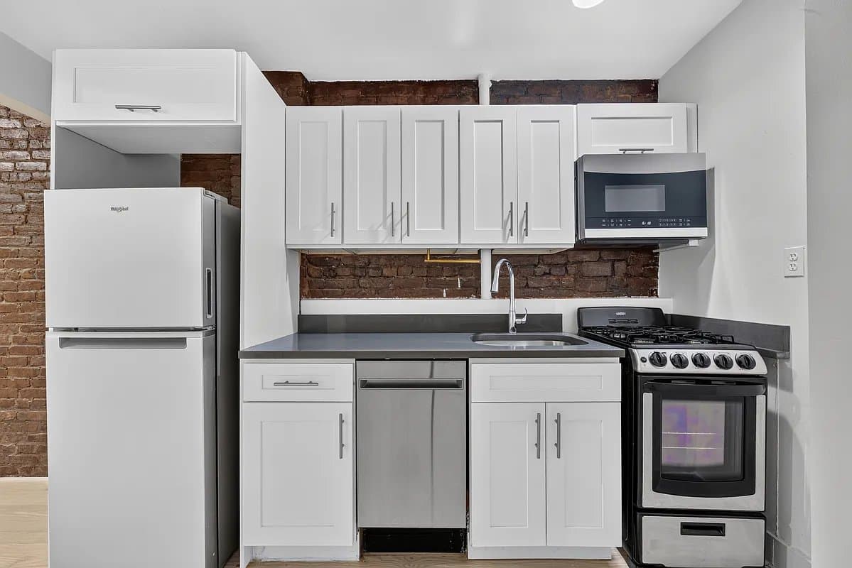 318 West 14th Street, photo 3
