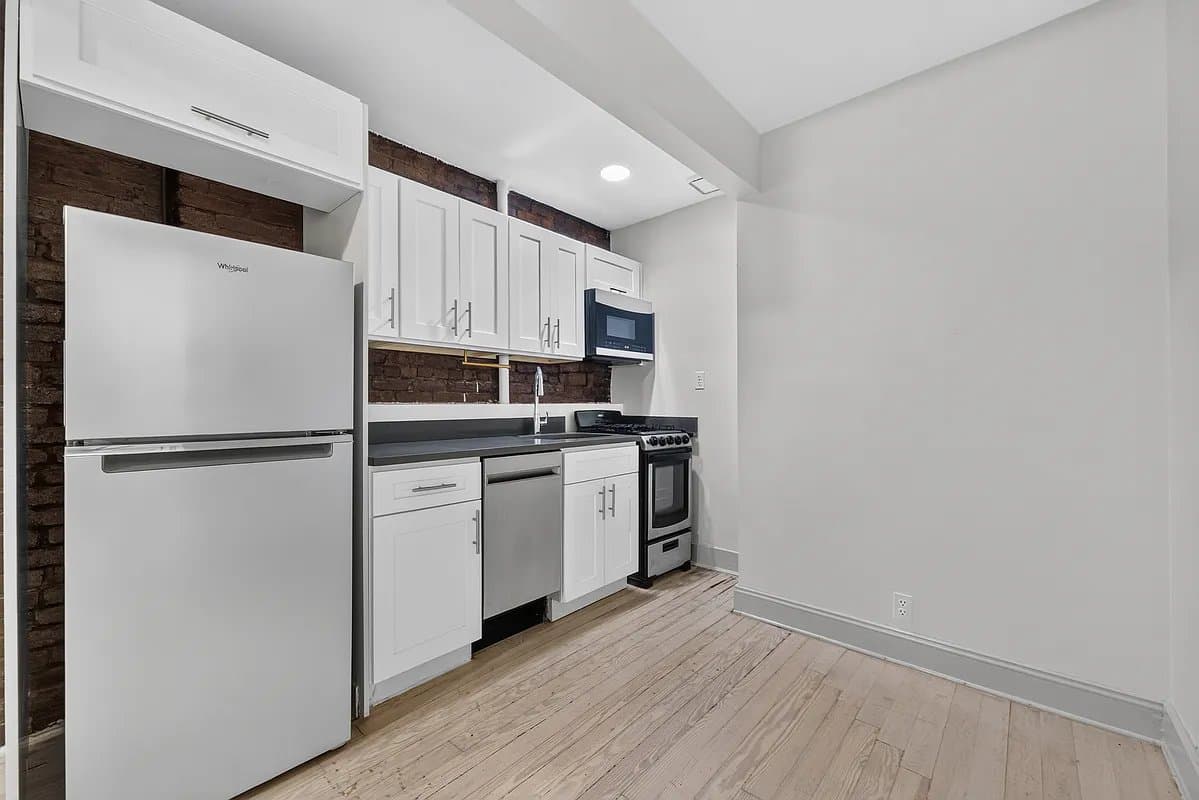 318 West 14th Street, photo 4