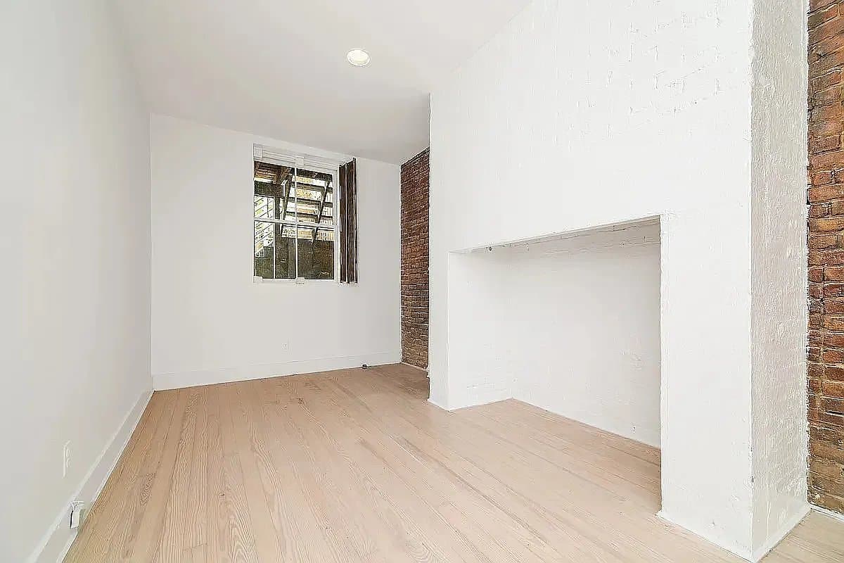 318 West 14th Street, photo 2