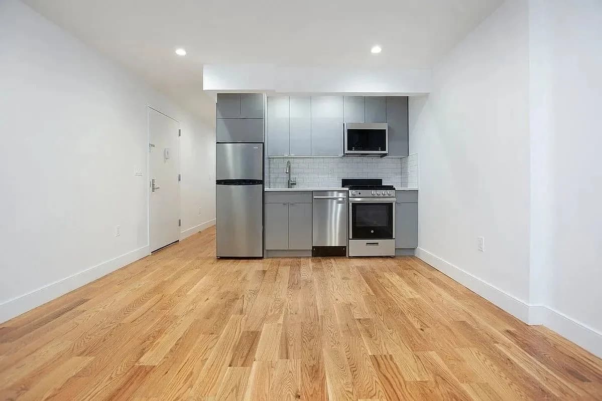 127 East 36th Street, photo 2