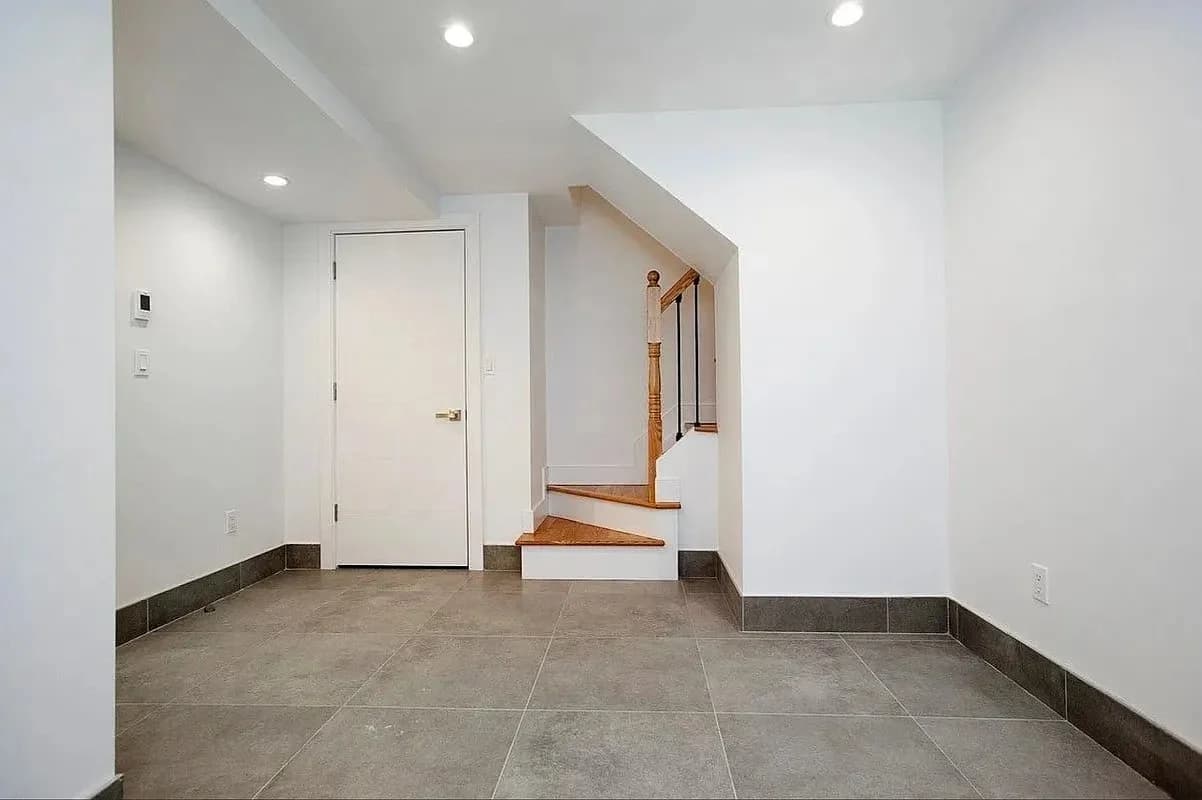127 East 36th Street, photo 3