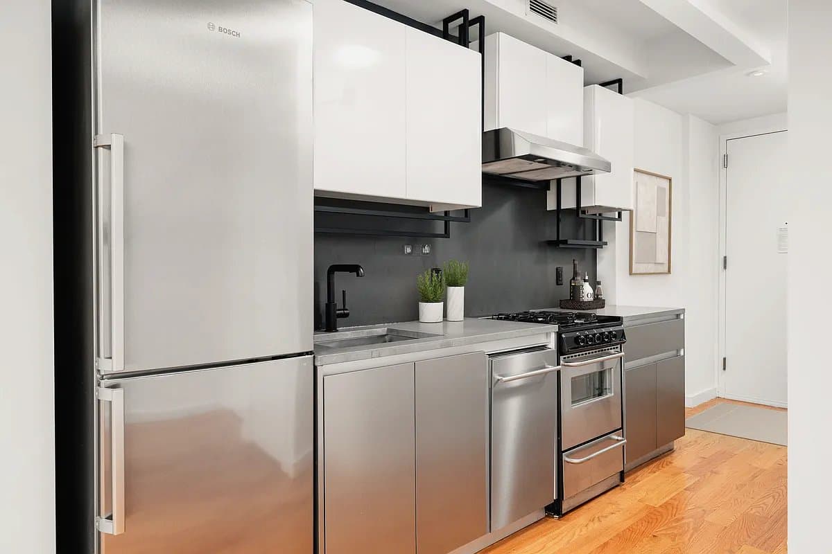 Studio apartment at 123 Melrose Street, Unit 635, Bushwick, photo 3 of 5