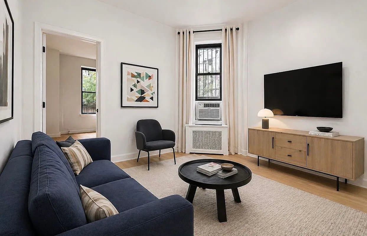 225 West 20th Street, photo 2