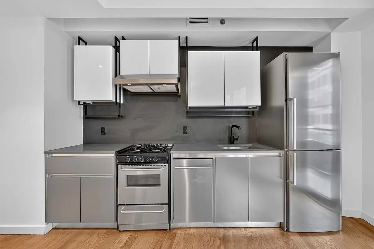 Studio apartment at 123 Melrose Street, Unit 651, Bushwick, photo 4 of 23