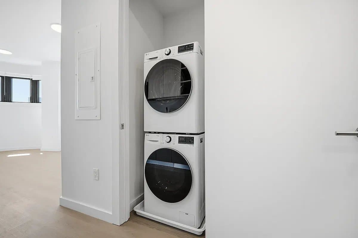 1 bed apartment at 2201 Beverley Road, Unit 224, Flatbush, photo 3 of 4