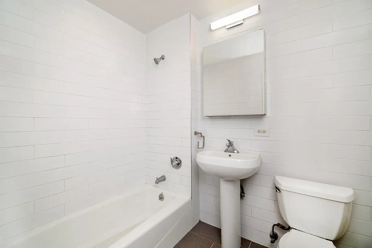 2 bed apartment at 152 Ludlow Street, Unit 4B, Lower East Side, photo 5 of 5