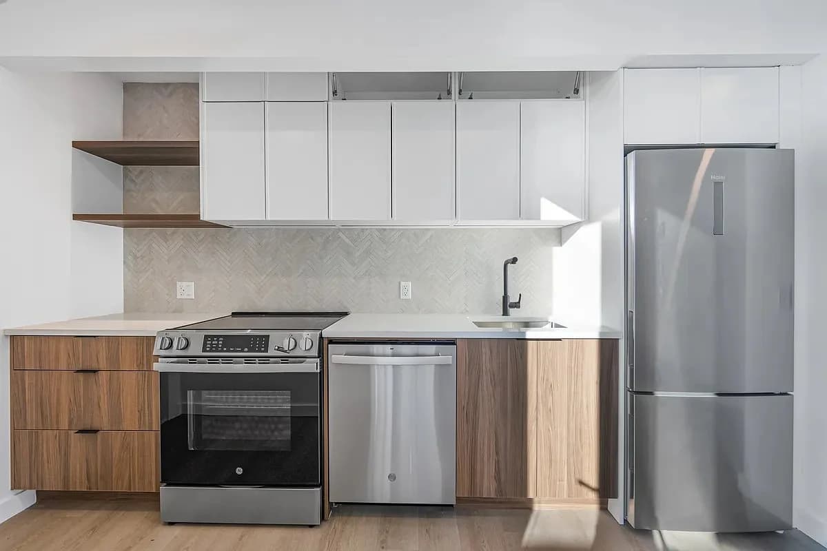 Studio apartment at 953 Dean Street, Unit 972, Crown Heights, photo 2 of 4