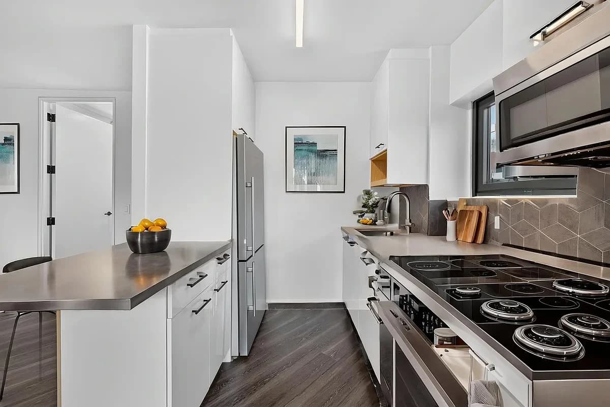 250 East Houston Street, photo 2