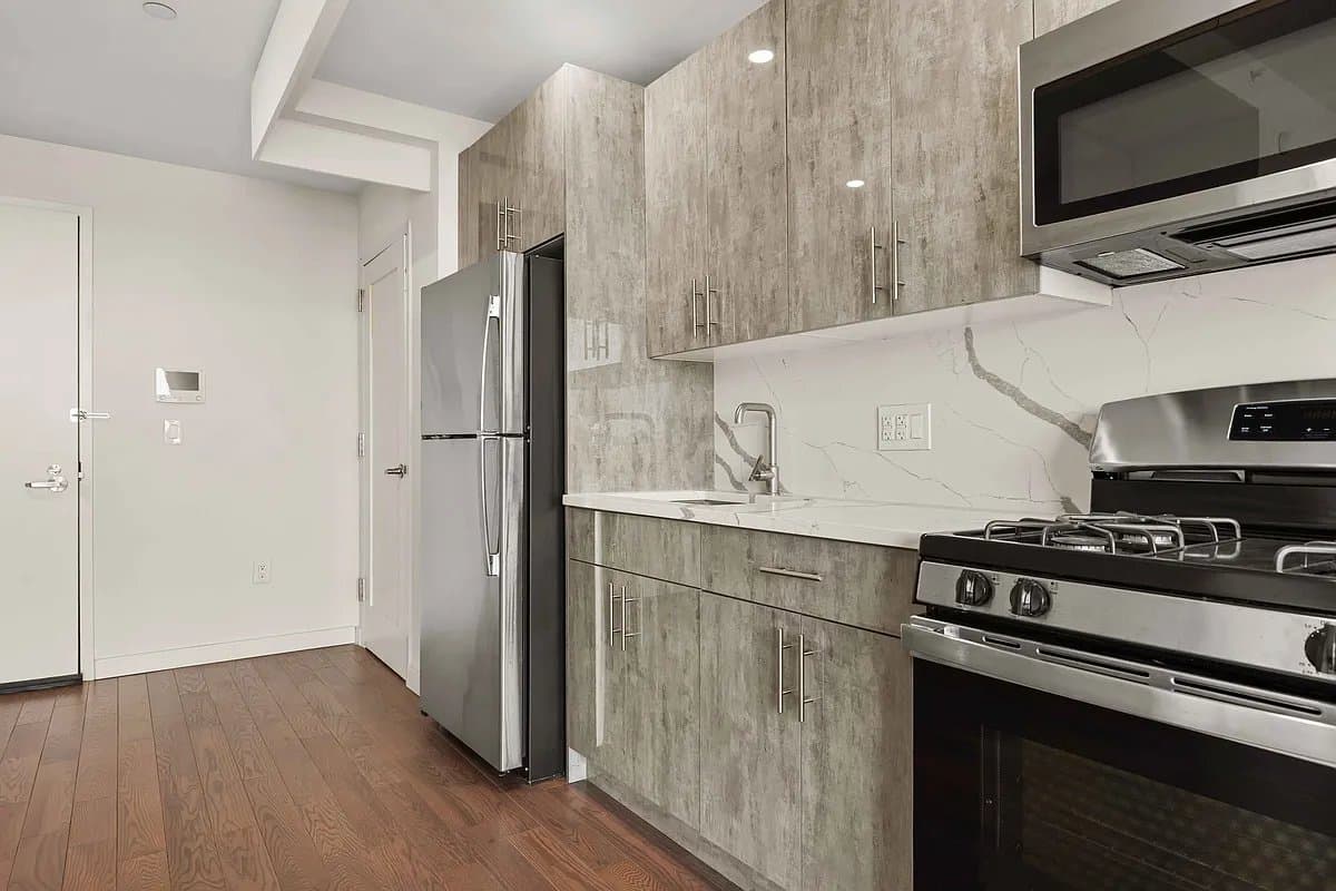 Studio apartment at 91-09 Roosevelt Avenue, Unit 408, Jackson Heights, photo 2 of 3